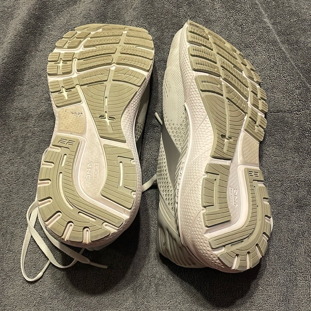 Brooks‎ Adrenaline GTS 22 Women's 9. Running Shoes Support Cushion Comfort Walk - Picture 3 of 9